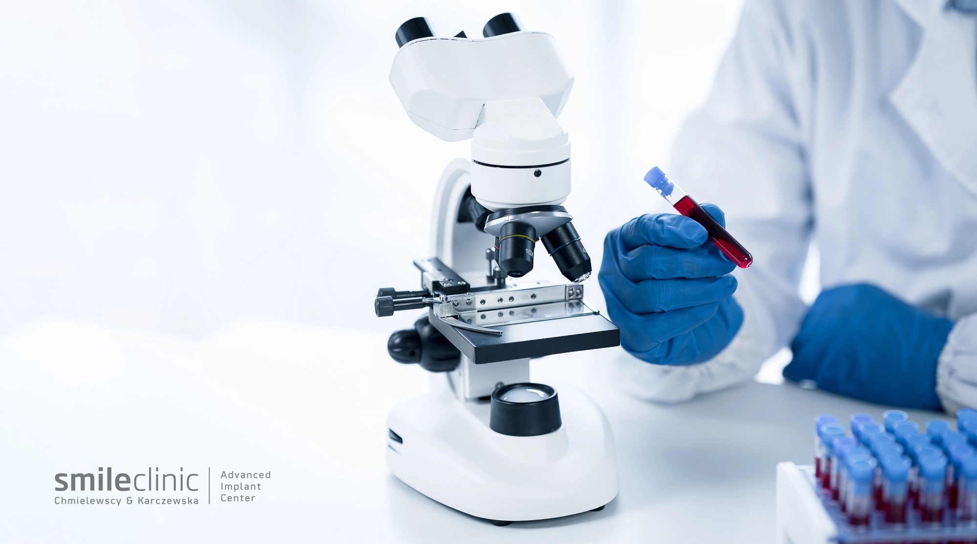 Zaawansowane badania laboratoryjne zapewniające bezpieczeństwo i precyzję podczas planowania implantacji zębowej, co jest kluczowym elementem sukcesu zabiegu All-on-4.